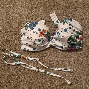 ($1) White Floral Bikini Top 💙🌺
